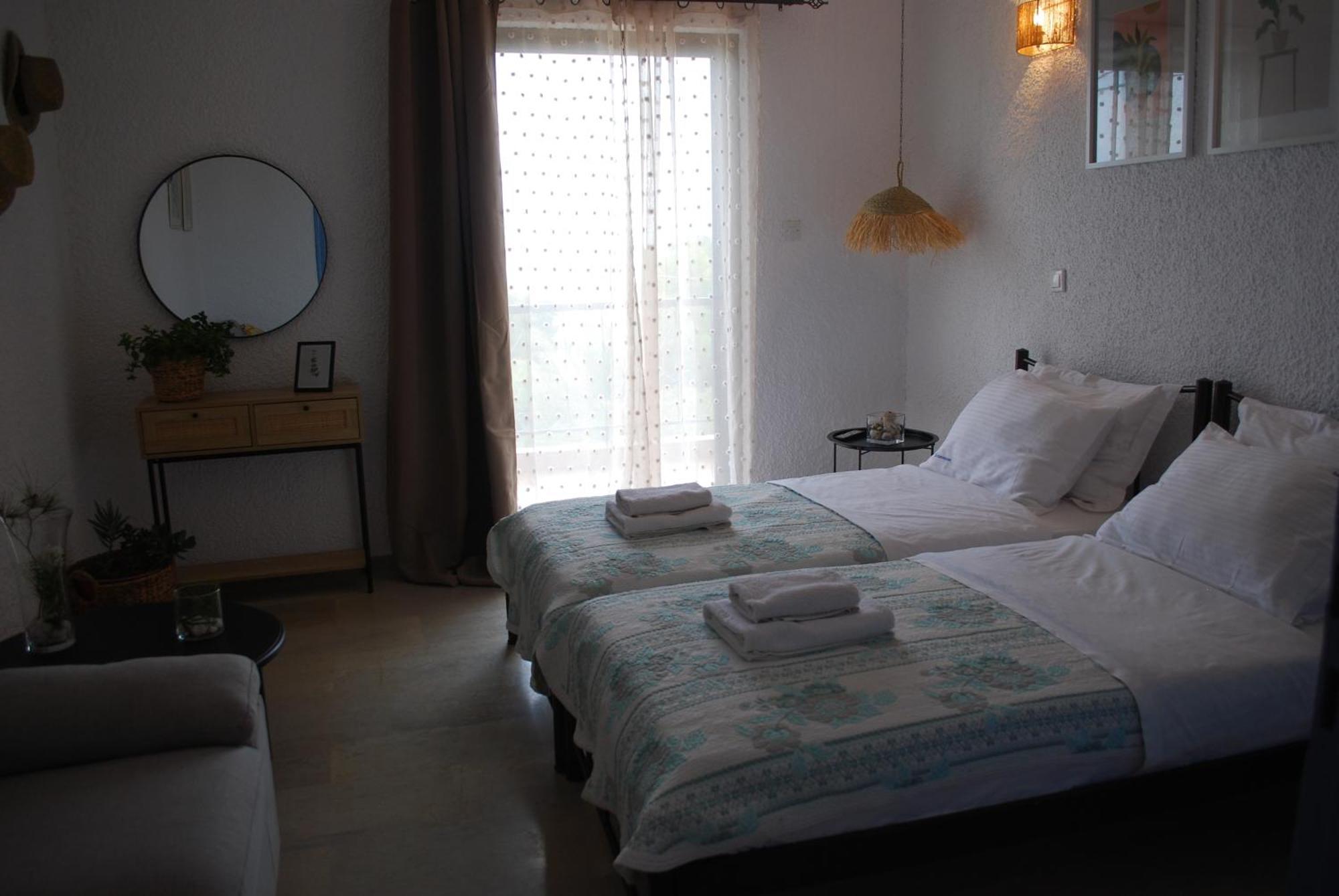 Sunset Rooms Agia Marina  エクステリア 写真