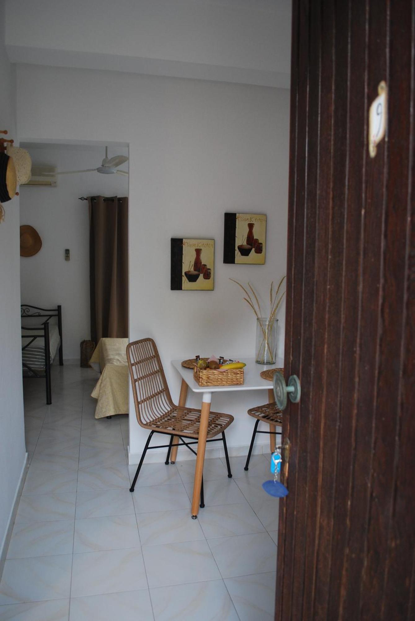 Sunset Rooms Agia Marina  エクステリア 写真