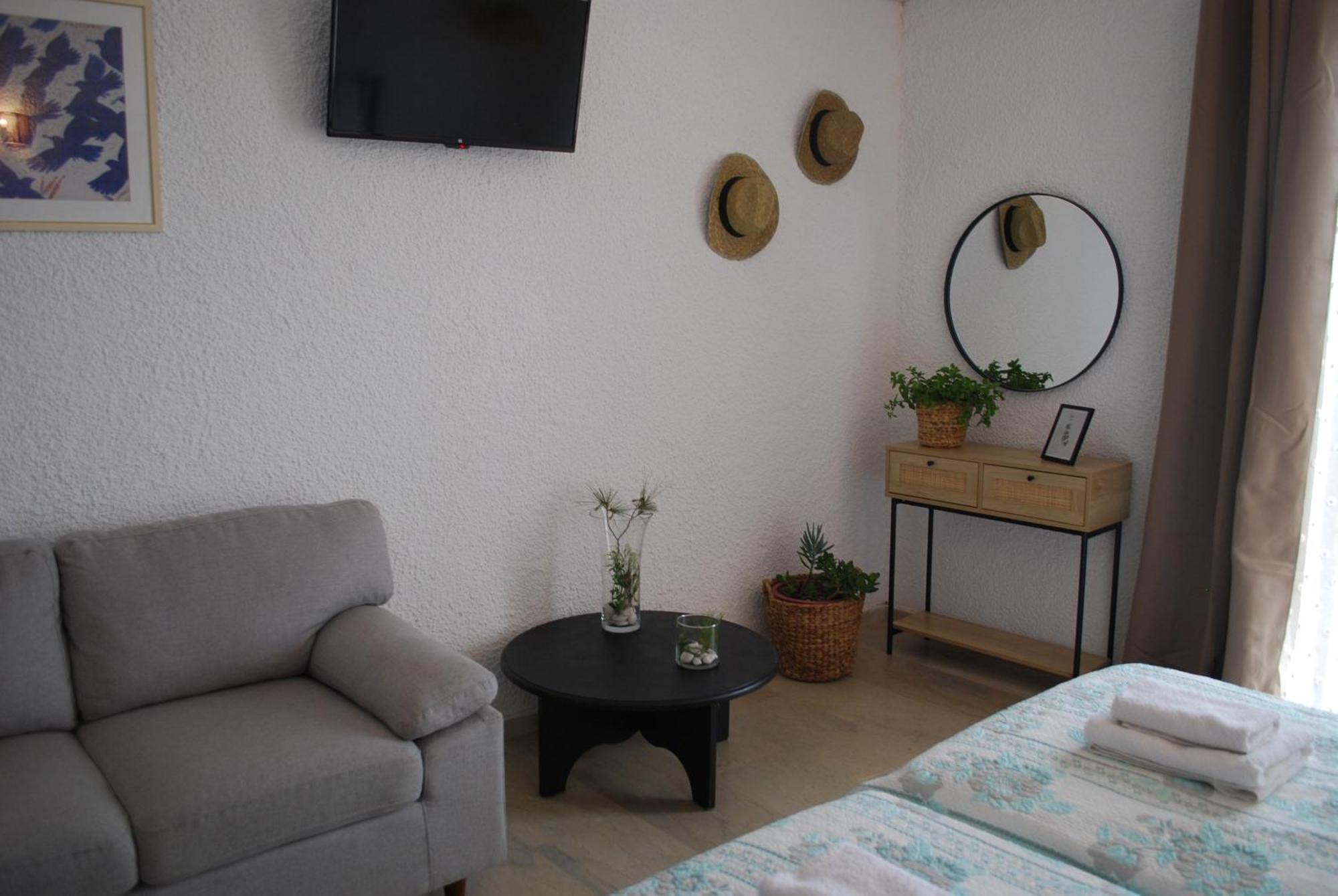 Sunset Rooms Agia Marina  エクステリア 写真