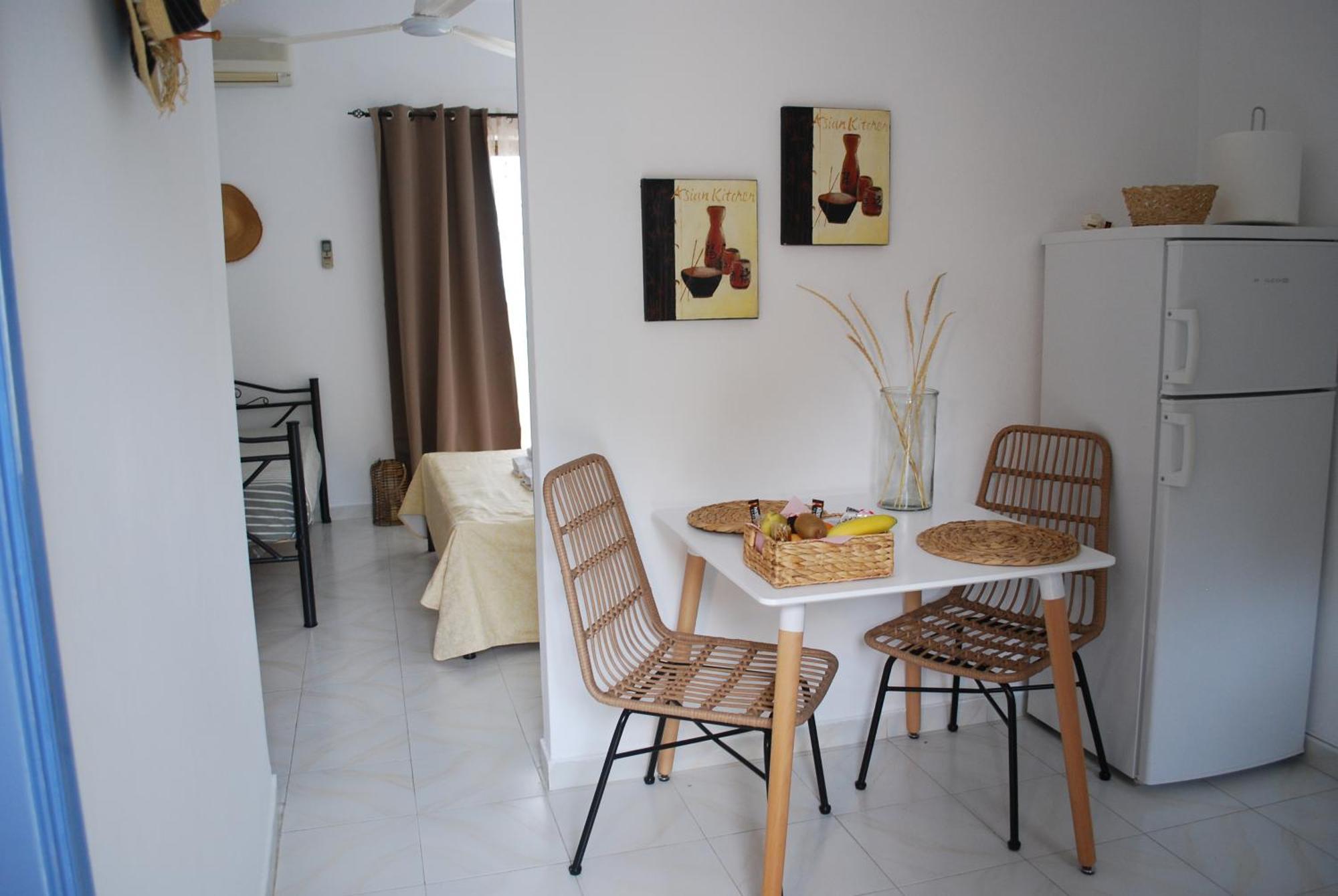 Sunset Rooms Agia Marina  エクステリア 写真