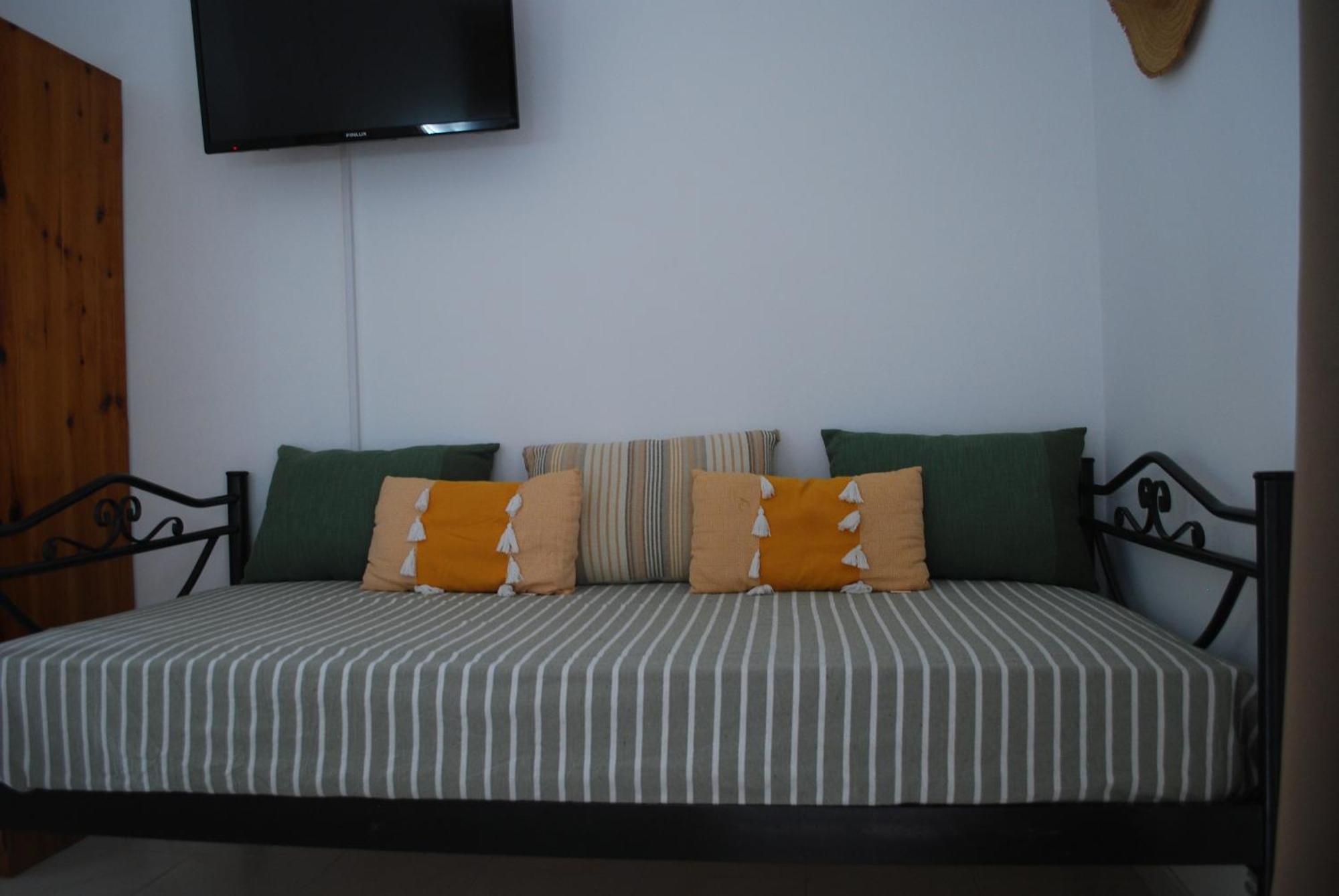 Sunset Rooms Agia Marina  エクステリア 写真