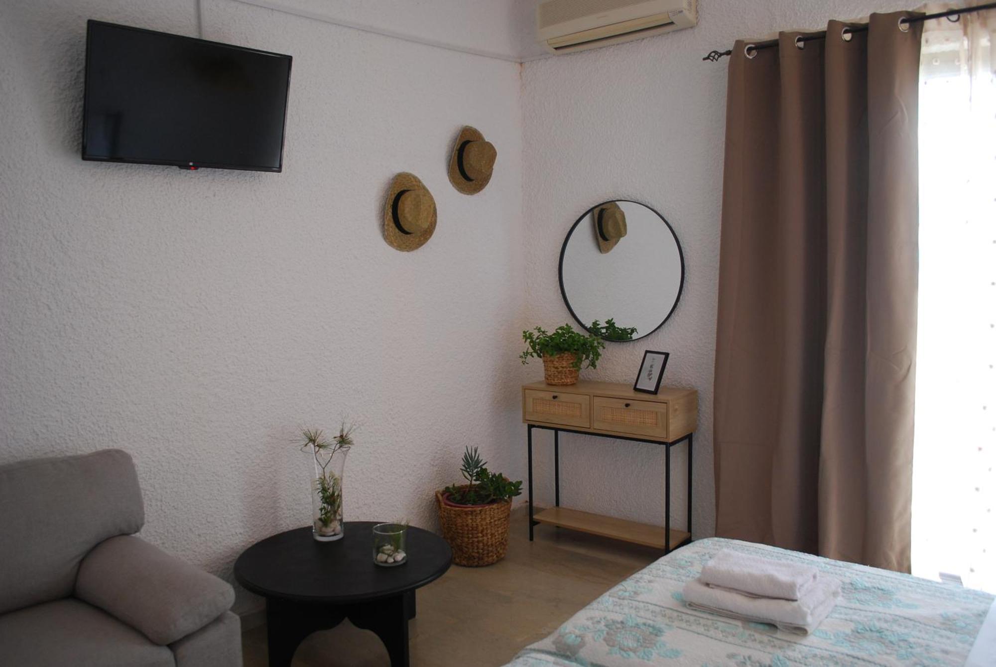 Sunset Rooms Agia Marina  エクステリア 写真