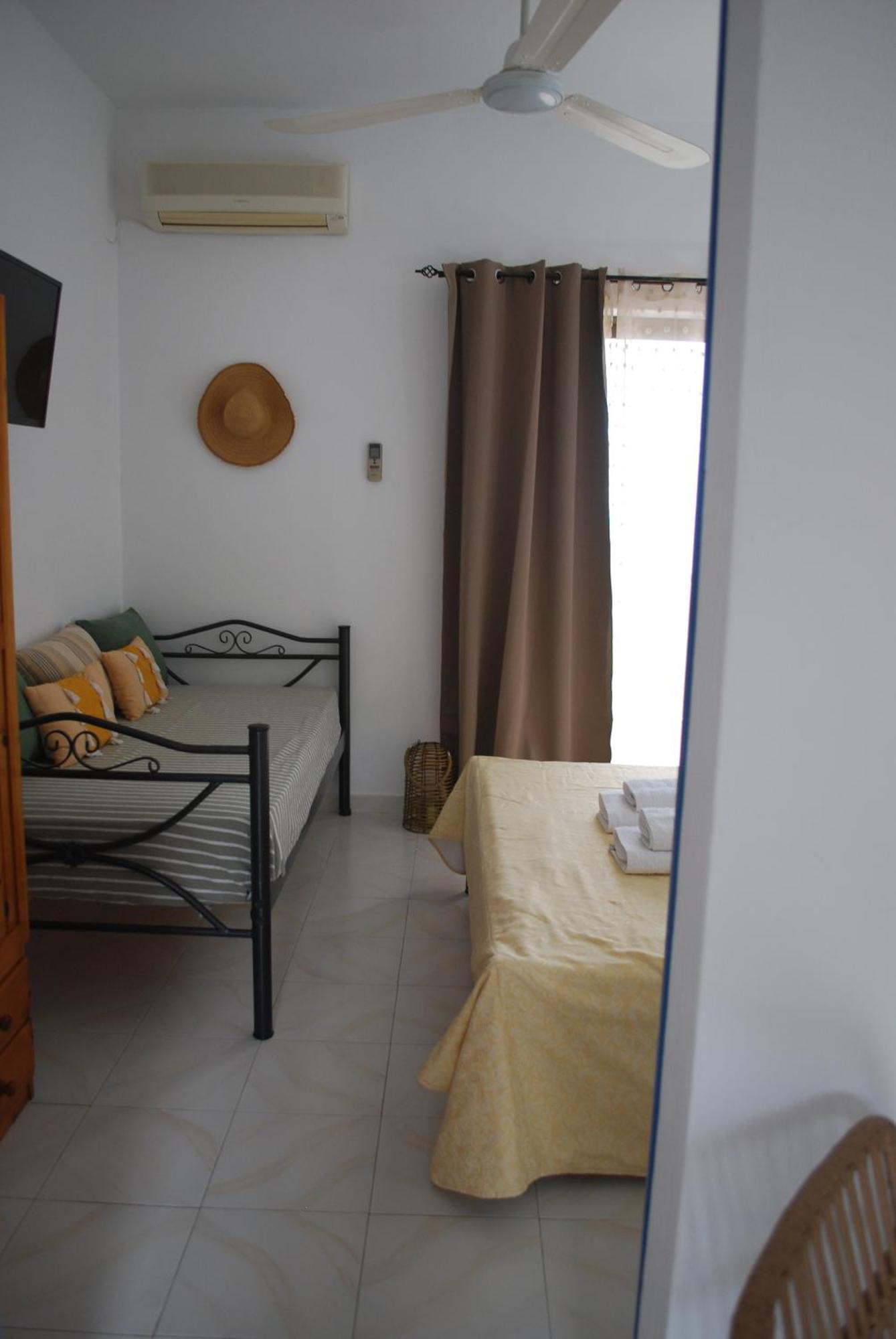 Sunset Rooms Agia Marina  エクステリア 写真