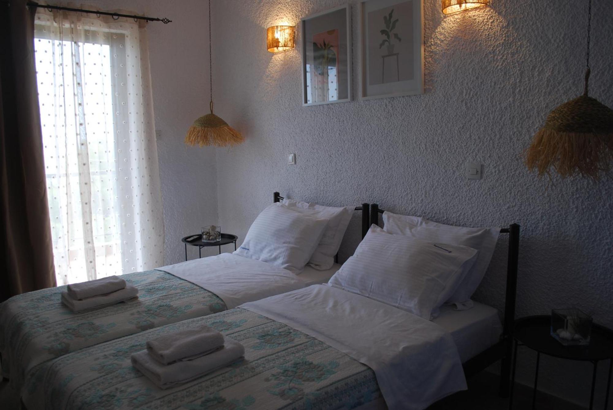 Sunset Rooms Agia Marina  エクステリア 写真