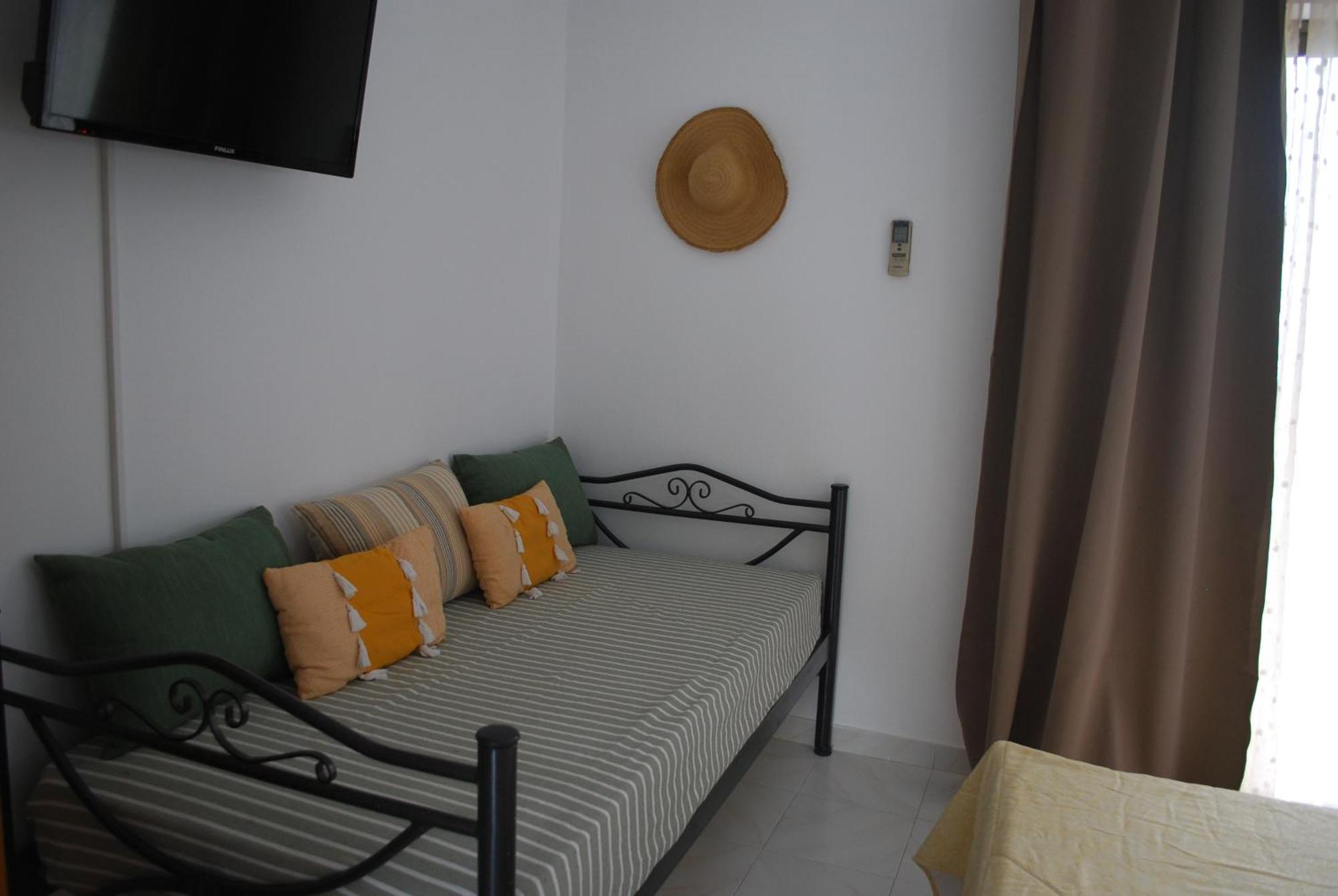 Sunset Rooms Agia Marina  エクステリア 写真