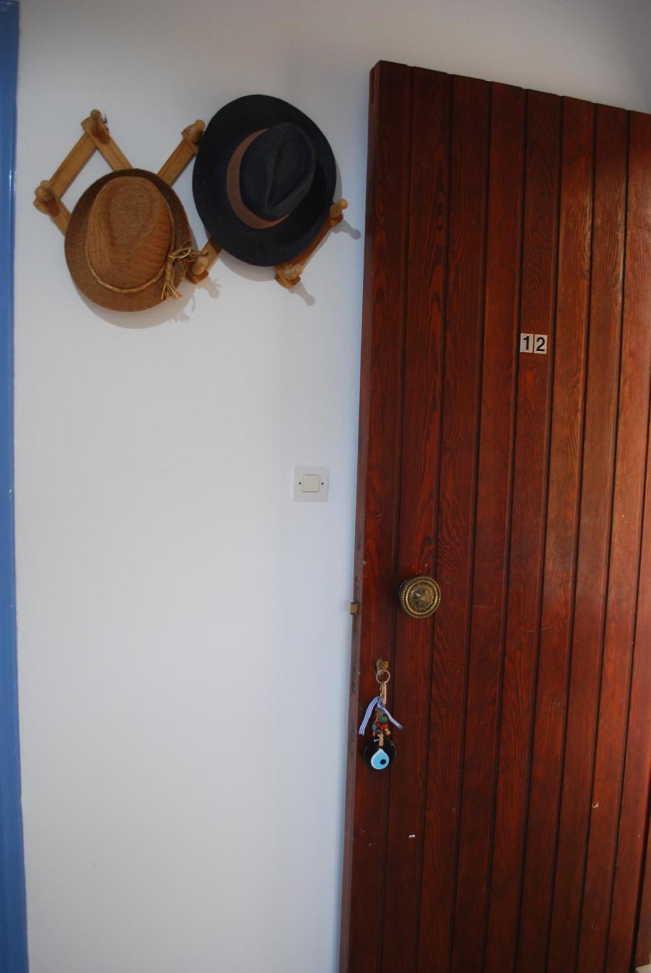 Sunset Rooms Agia Marina  エクステリア 写真