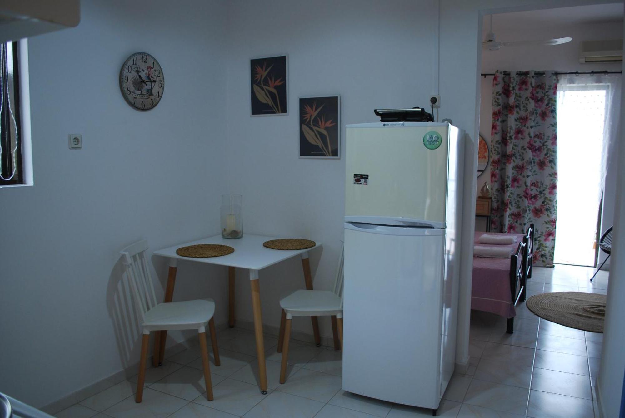 Sunset Rooms Agia Marina  エクステリア 写真